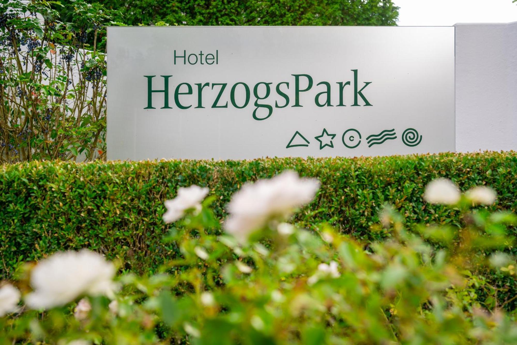 Hotel HerzogsPark Herzogenaurach Exterior foto